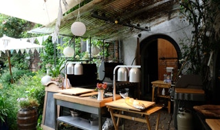 Die Grillstation im Außenbereich des Café Kostbar